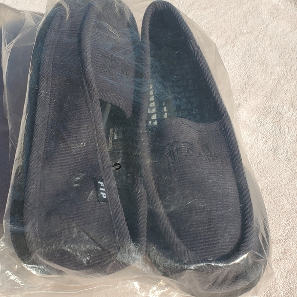 FTP Slippers size 8 - Picture 1 of 3